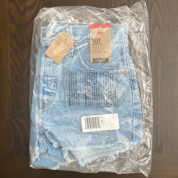 NWT Levi's Women's 501 Original Shorts size 27 - Picture 3 of 5